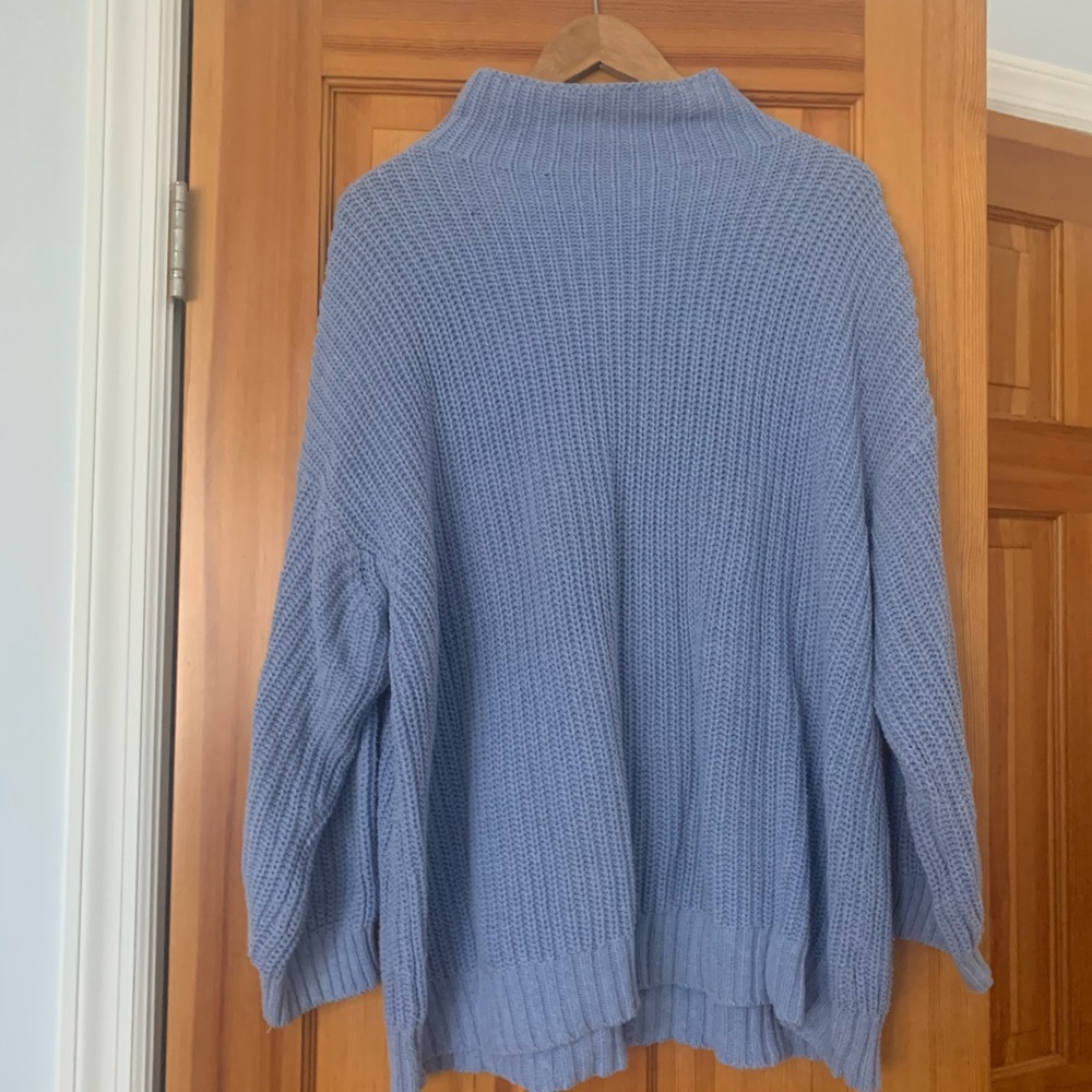 American eagle light blue chuncky sweater